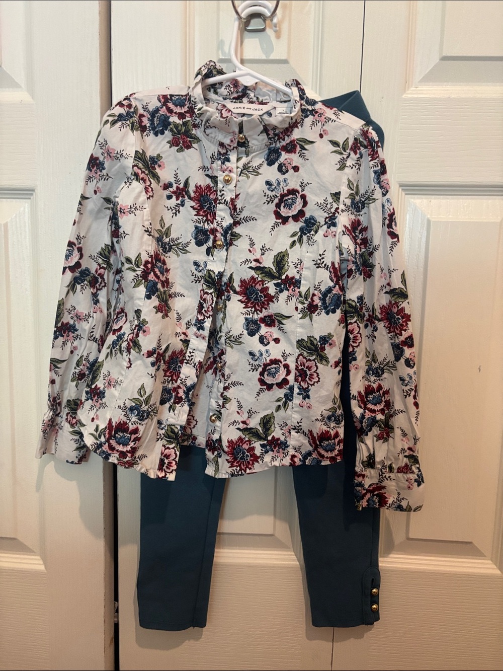 White Floral Button-Up Blouse with Ruffled Collar